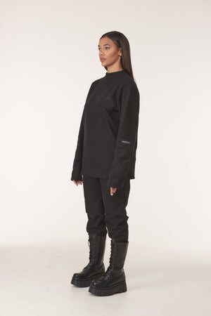 Black ribbed jumper with suede Applique